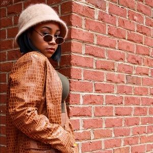 Meet your Posher, Joelle